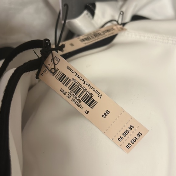 - Victoria’s Secret Sports Bra NEW! - Picture 13 of 13